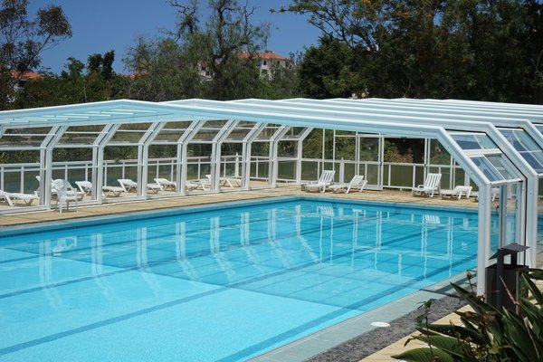 Abris de piscine : choisissez le modèle idéal pour l'été
